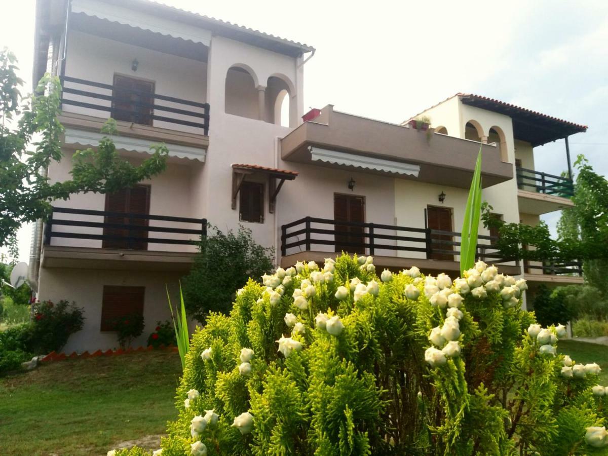 Athina Vourvourou Apartments Екстериор снимка